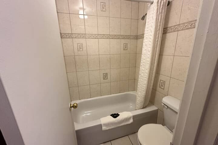 Room 32 of 38