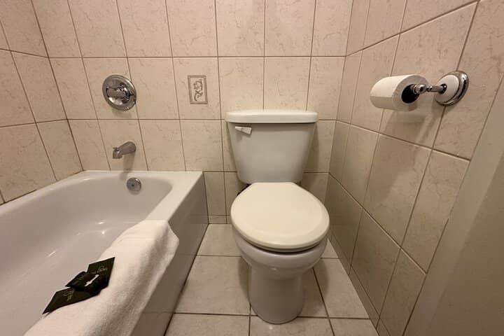 Room 33 of 38