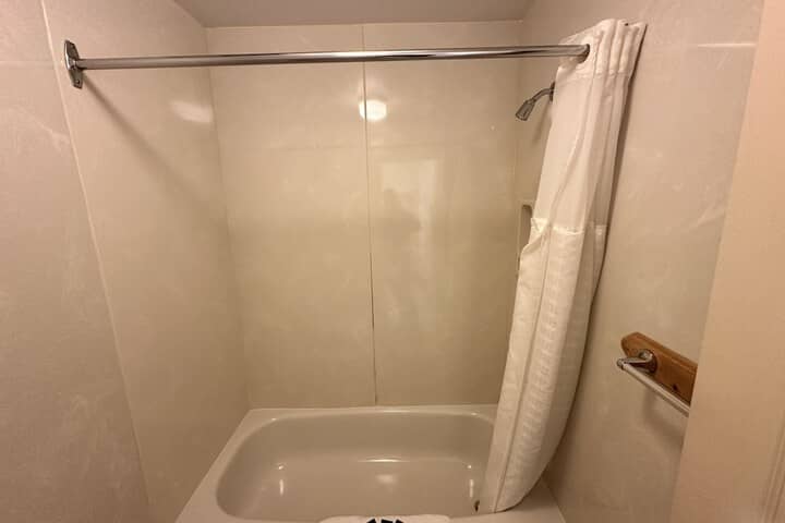 Room 25 of 38