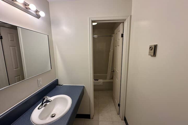 Room 22 of 38