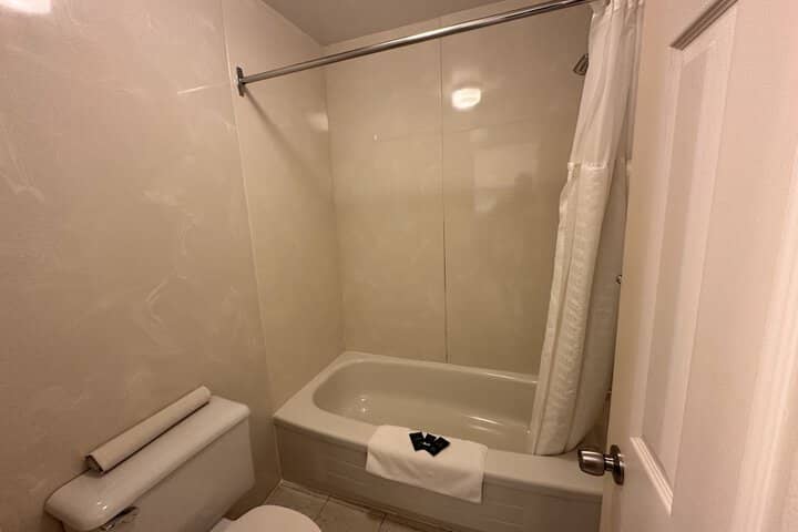 Room 26 of 38